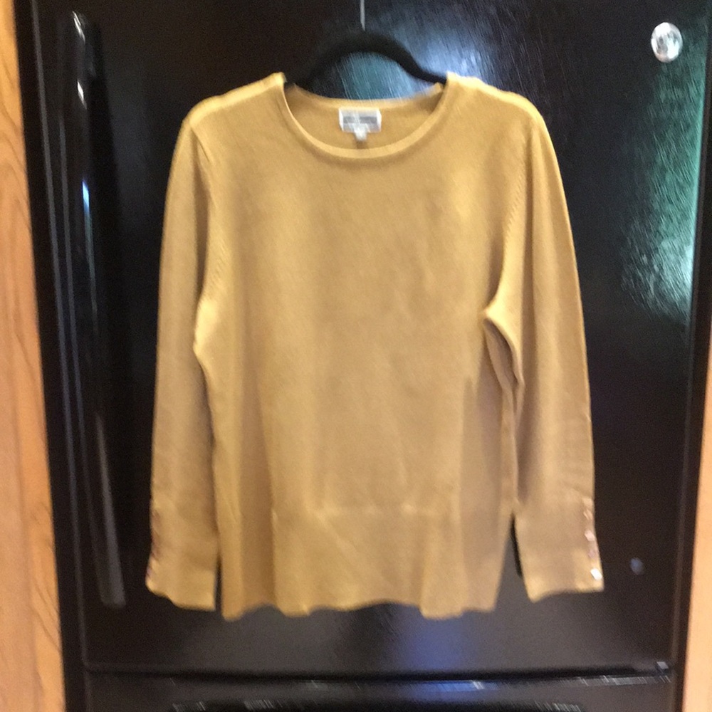 Long sleeve sweater EUC